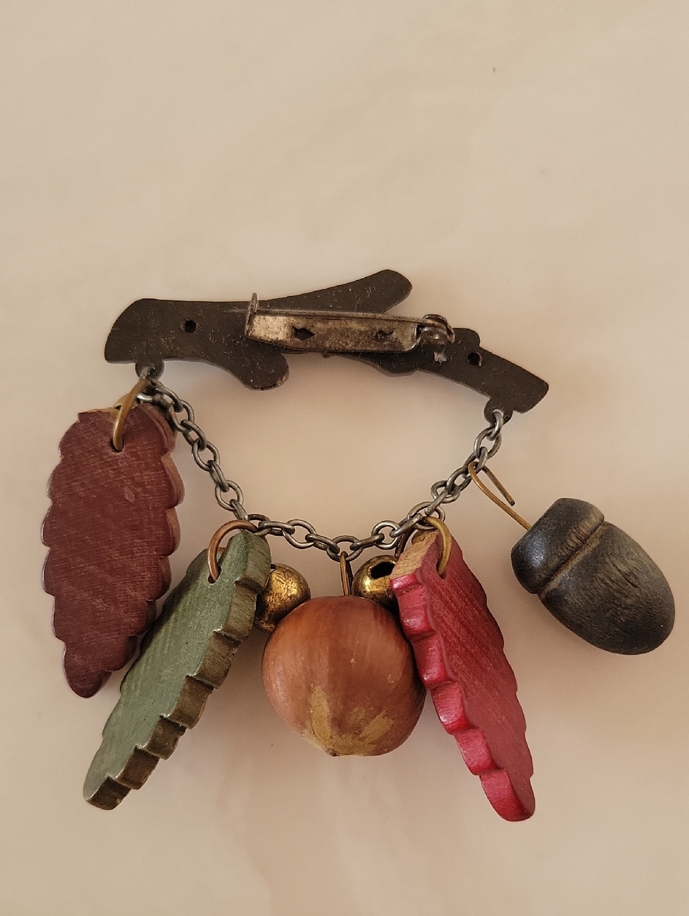 Vintage 1940s Branch With Leaves And Acorns Brooch Pin - Picture 4 of 8
